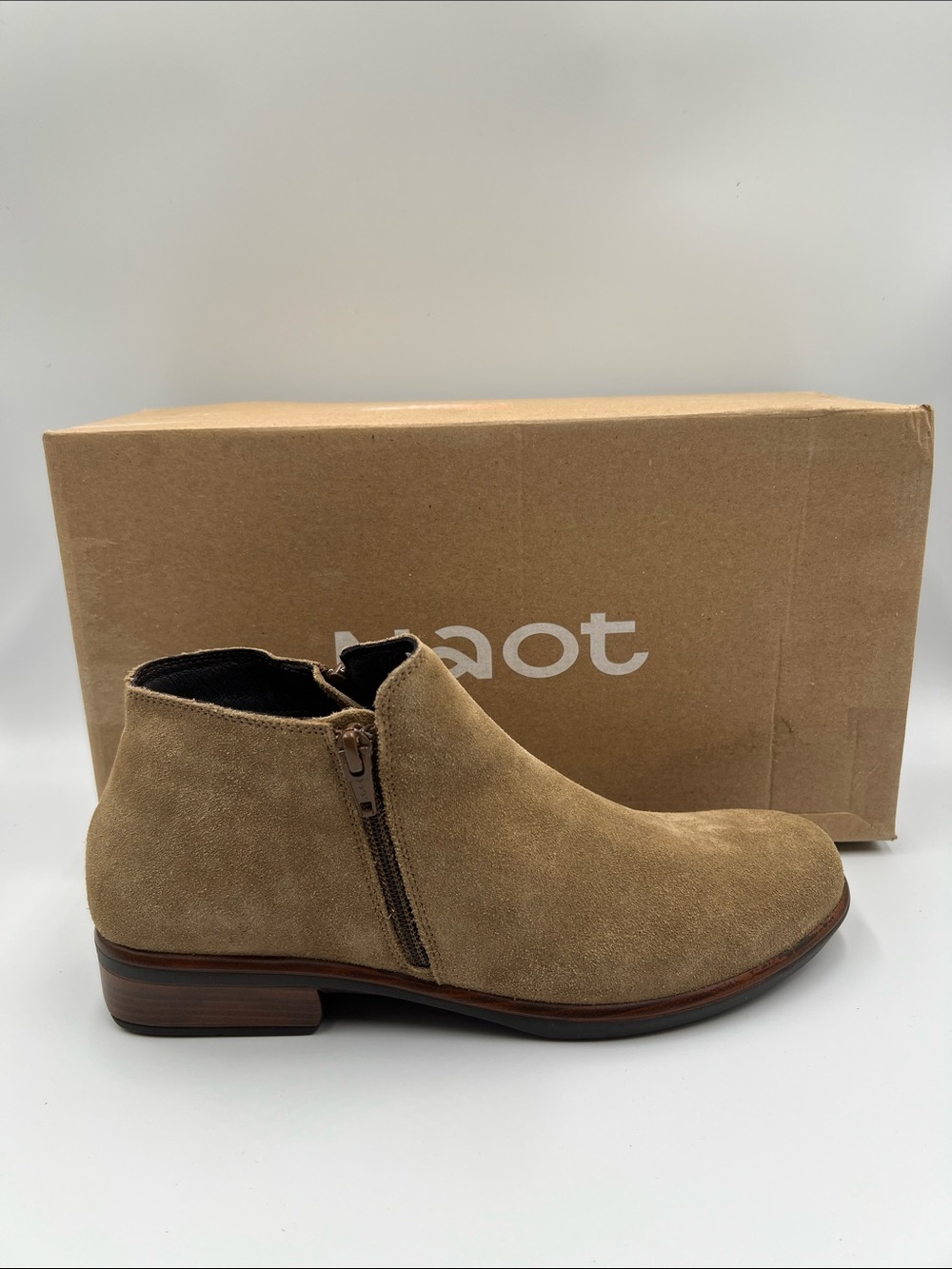 NAOT Helm ankle boot bootie shootie shoe tan acorn suede comfort zipper new 40 9